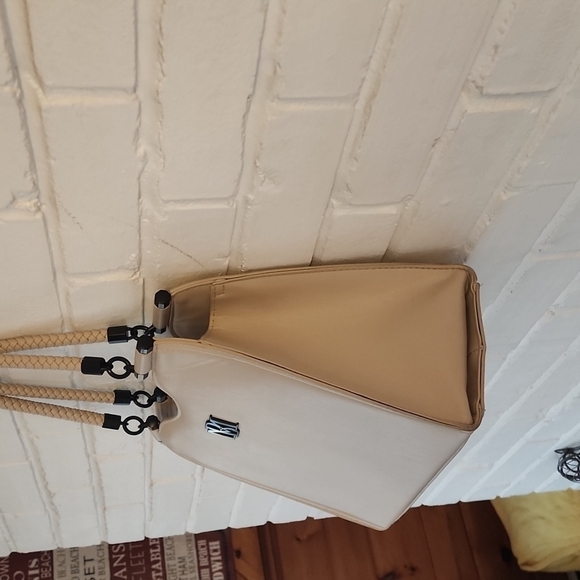 Badgely Mischka handbag faux leather barely used. - Picture 2 of 8